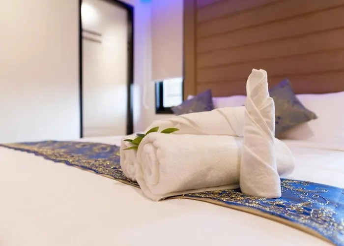 Eleven Avenue 3*